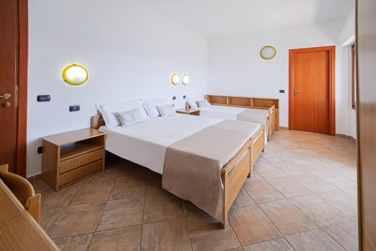 Il Gabbiano Hotel La Maddalena  Buitenkant foto