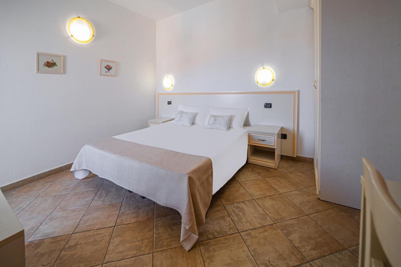 Il Gabbiano Hotel La Maddalena  Buitenkant foto