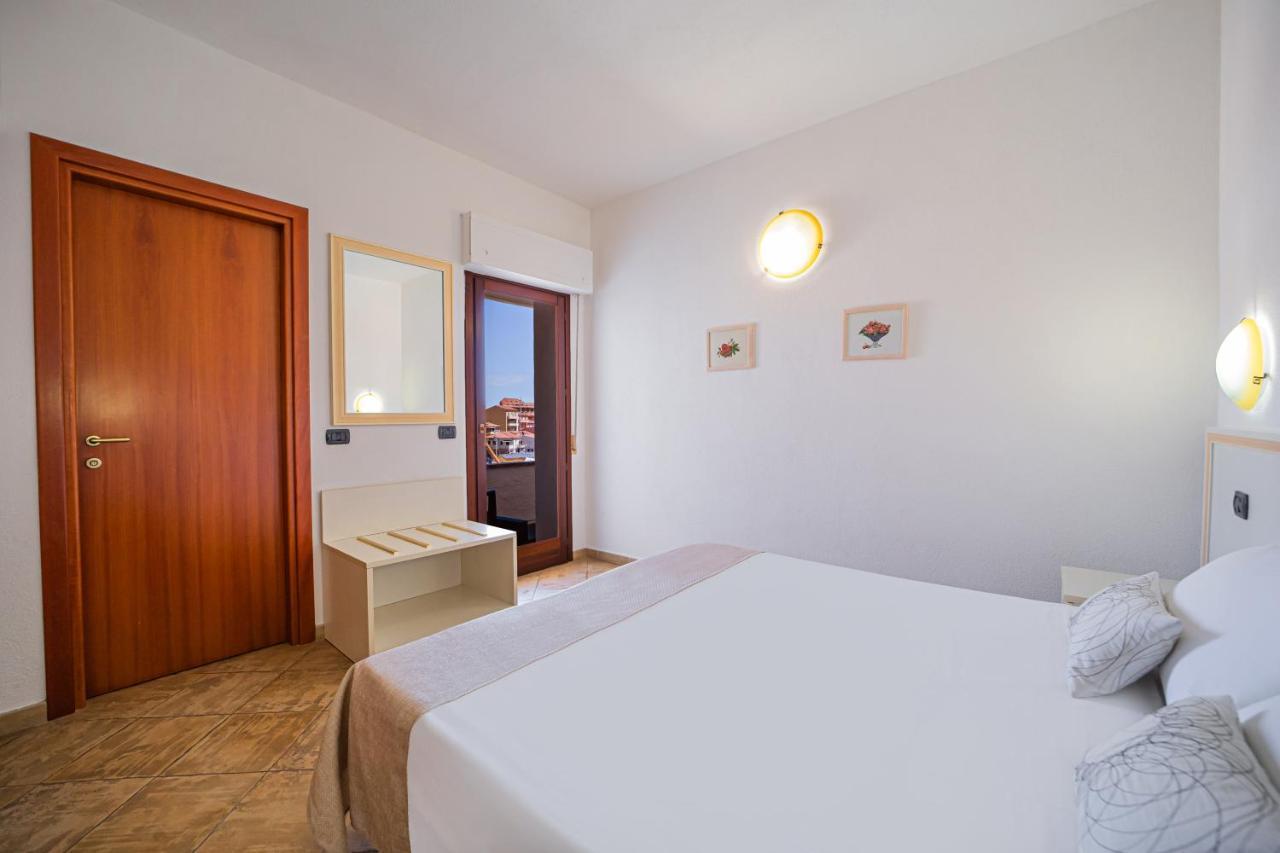 Il Gabbiano Hotel La Maddalena  Buitenkant foto