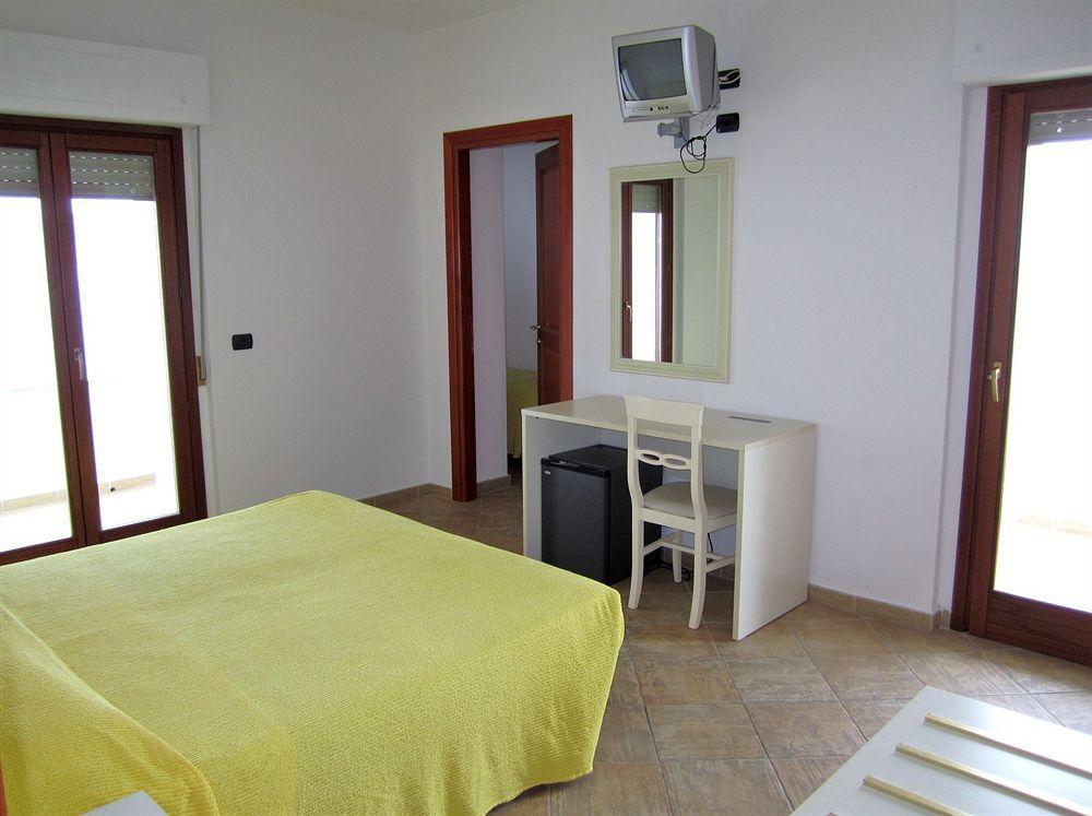 Il Gabbiano Hotel La Maddalena  Buitenkant foto